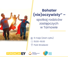 zdjęcia z dwójką osób przebranych za superbohaterów, między nimi dziecko